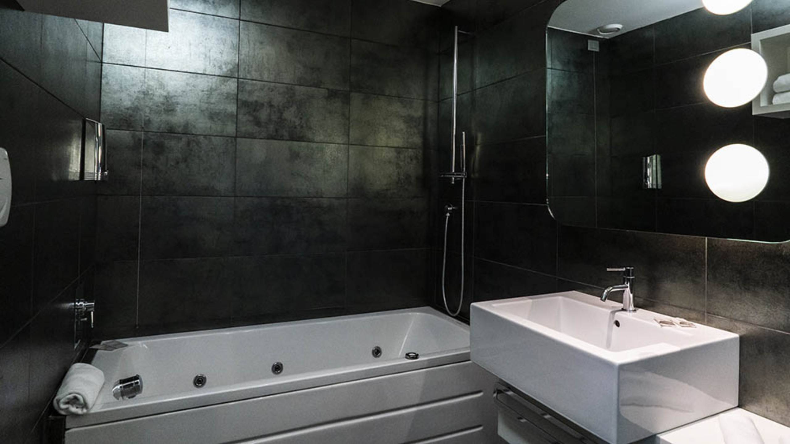 A-Point-Arezzo-Park-Hotel-Junior-Suite-suite-gallery6