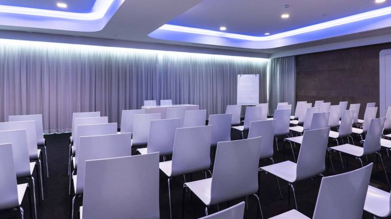 A-Point-Arezzo-Park-Hotel-Meeting-sala-small-ben-apoint-meeting-slider4